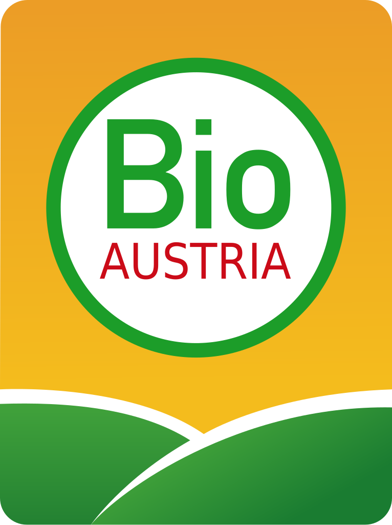 Bio Austria-zertifizierter Presshonig aus dem UNESCO Biosphärenpark Nockberge – strenger als EU-Bio: HMF-Grenzwert 10 mg/kg, volle Enzymaktivität, keine synthetischen Varroamittel. Mitterer & Müller | Feine BioHonige