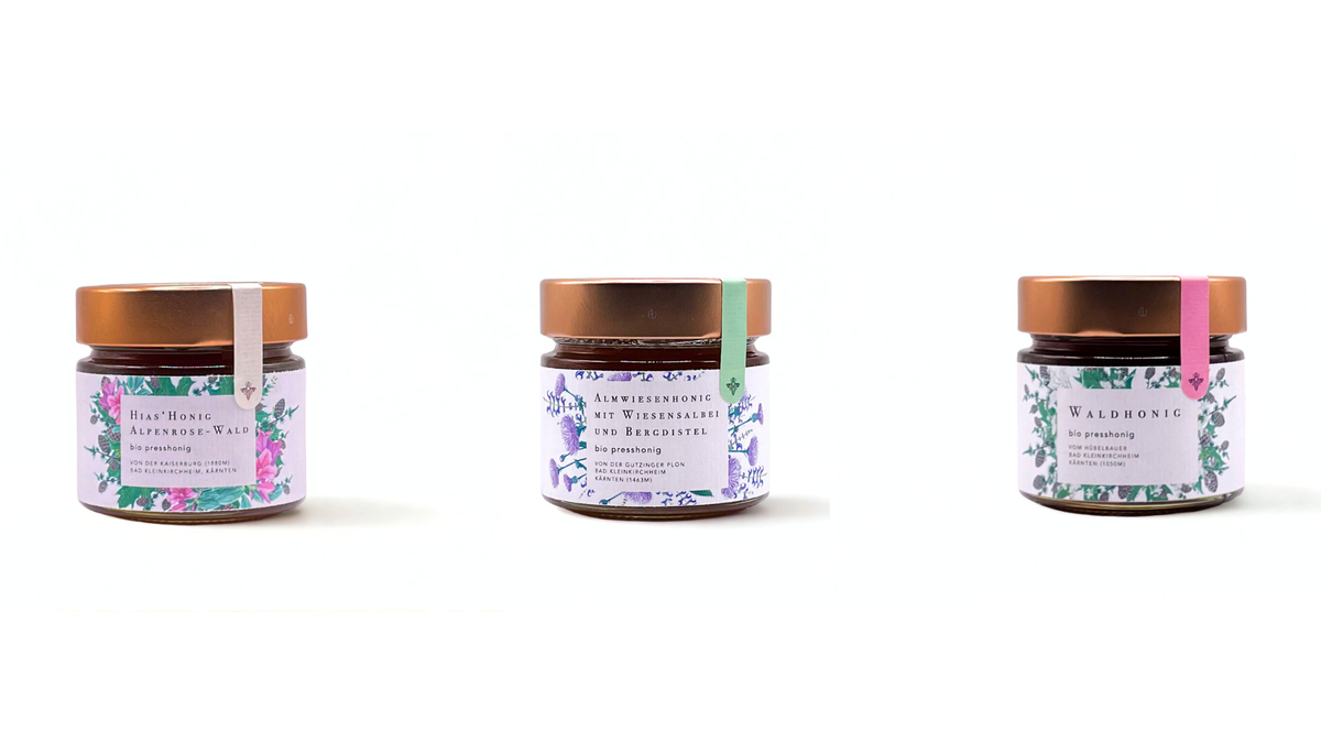 Lauwarmer Tee mit Bio-Presshonig aus den Nockbergen – Honig erst unter 40 °C einrühren, damit Enzyme und Wirkstoffe erhalten bleiben. Mitterer & Müller | Feine BioHonige
